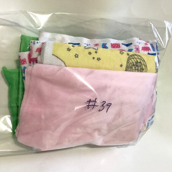 A Bundle /Bag of Fabric Material Scraps Fleece Stretch Jersey Sewing Crafting - Picture 9 of 10